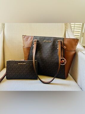 100% Auth Michael Kors Brown Logo Tote handbag & Wristlet Cellphone Wallet